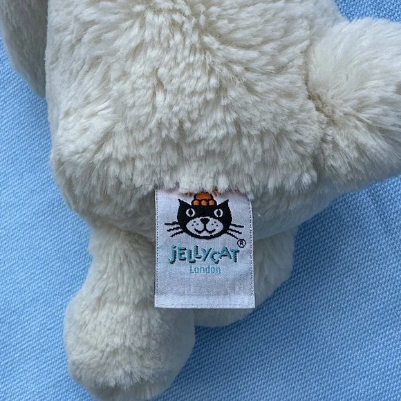 Jellycat Medium Bashful Cream Bunny Plush Toy - Picture 2 of 8